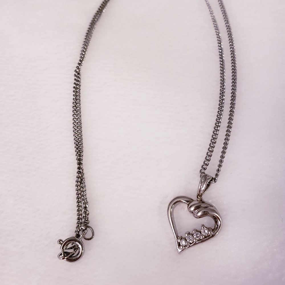 14 Karat Gold Diamond Heart Pendant Necklace - Picture 2 of 3